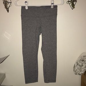 Light gray cropped wunder unders